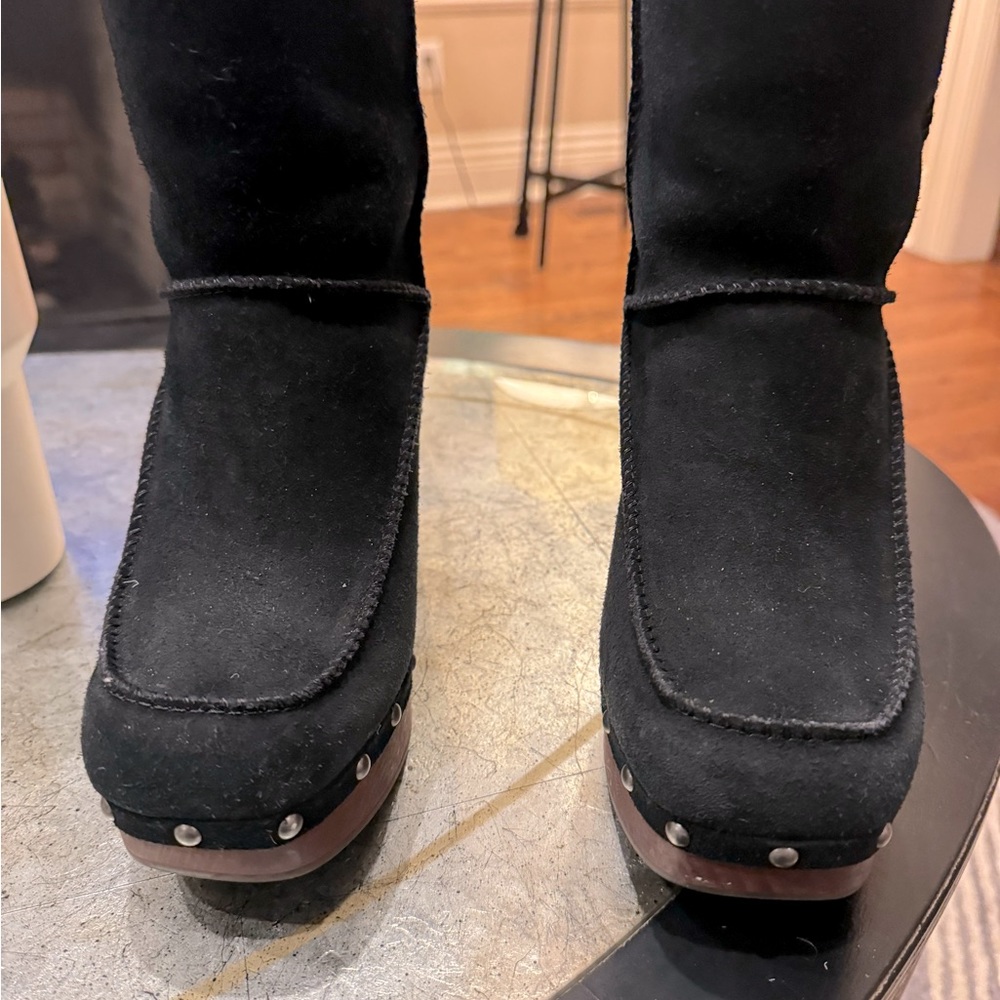 Gorgeous Ugg Boots with wood a clog heel look.